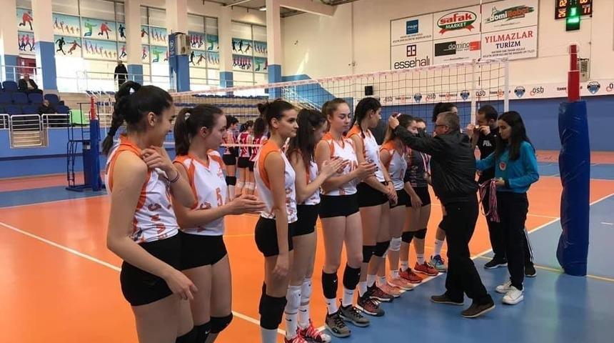 Okullar Arası Voleybol Gen&ccedil; (A) Grup Birinciliği M&uuml;sabakaları tamamlandı