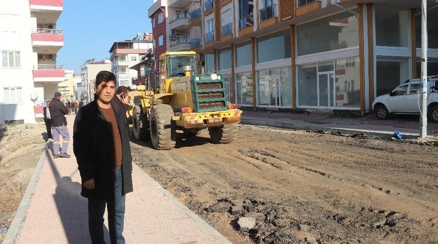 Mut&rsquo;taki bozulan cadde asfaltlanıyor