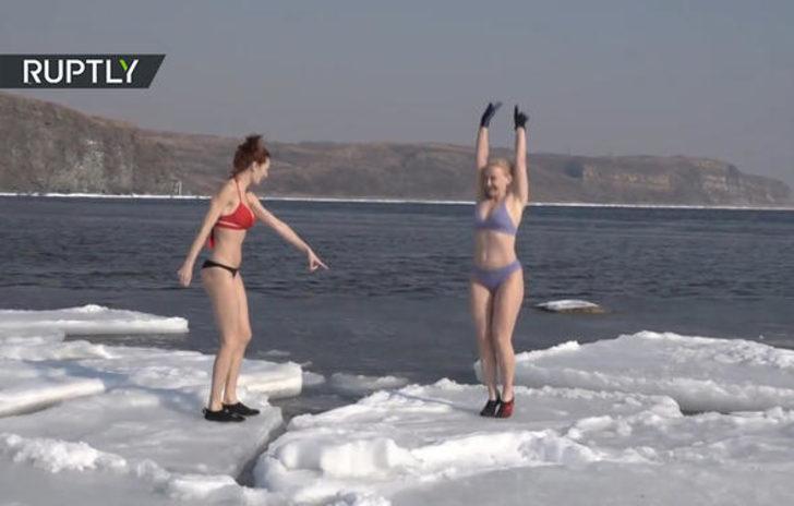 Rus yüzücüler buz gibi sulara daldı  G4