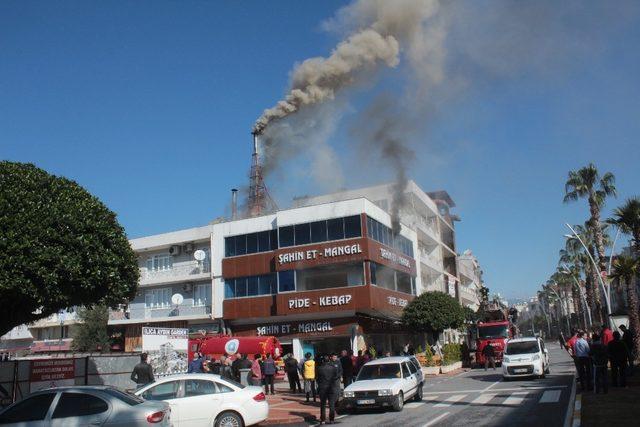 Mangal ateşinden çıkan yangında 3 işçi dumandan etkilendi