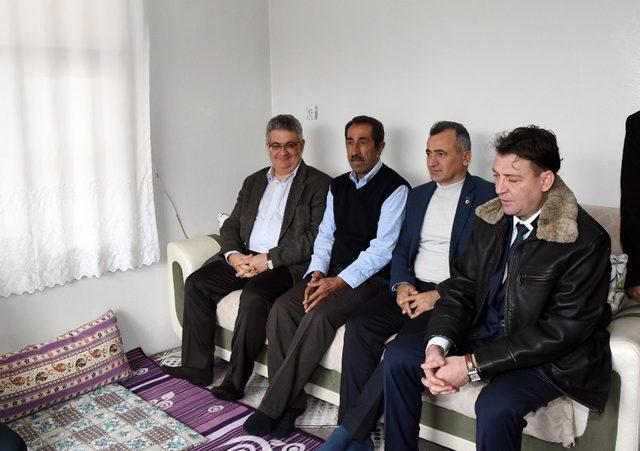 Vali Aykut Pekmez şehit ailesini ziyaret etti