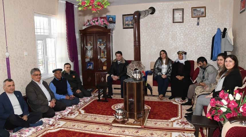 Vali Aykut Pekmez şehit ailesini ziyaret etti