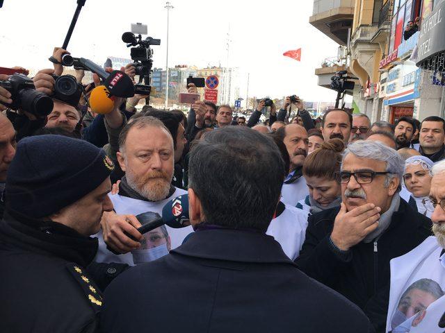 Yürüyüş yapmak isteyen HDP'li gruba polis izin vermedi