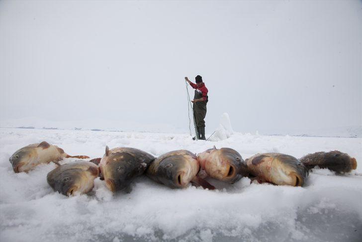 Donan gölde balık avlıyorlar G2