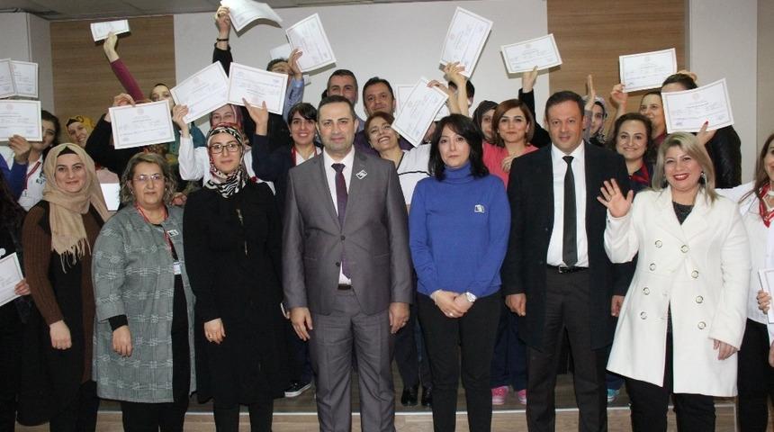 Sağlık &ccedil;alışanlarına işaret dili eğitimi verildi