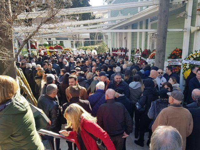 Başkan Atabay’ın annesi İstanbul’da defnedildi