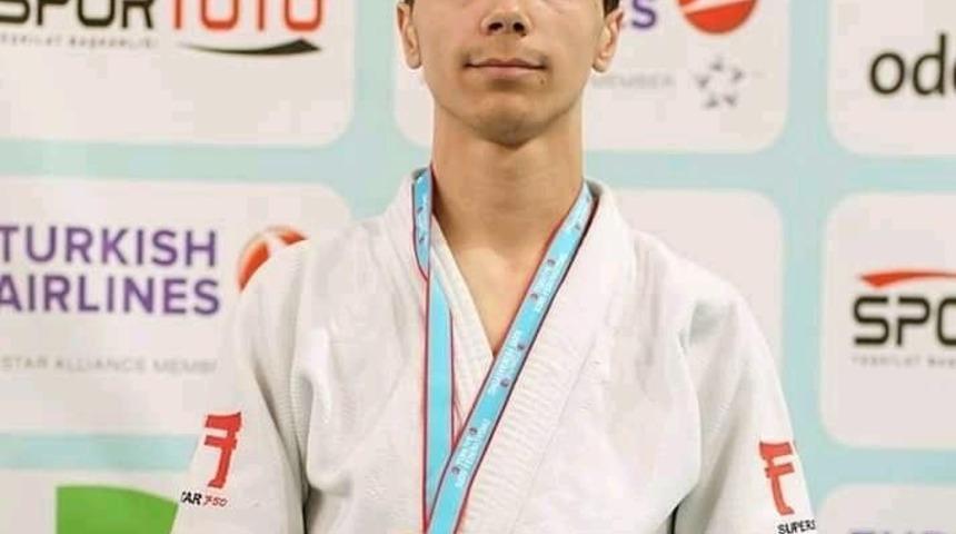 Burak Yıldırım T&uuml;rkiye 3&rsquo;&uuml;nc&uuml;s&uuml; oldu