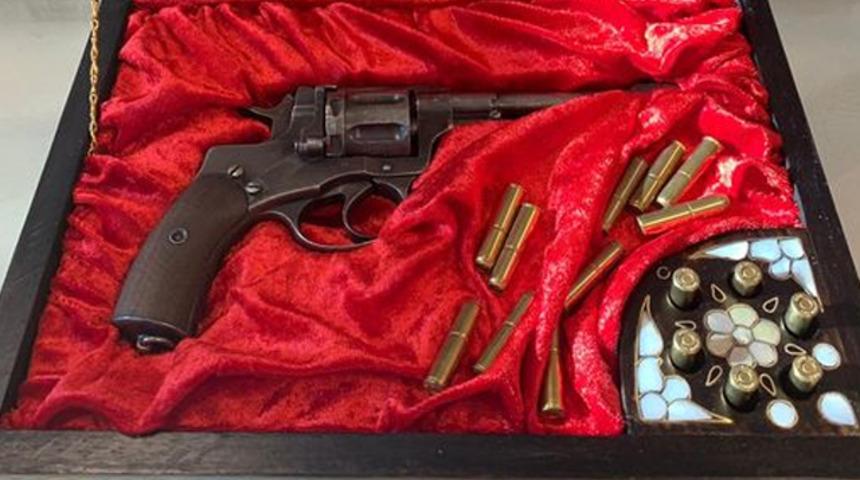 Bahçeli'ye ‘Hareketli Nagant' hediye edildi! Tam 121 yıllık