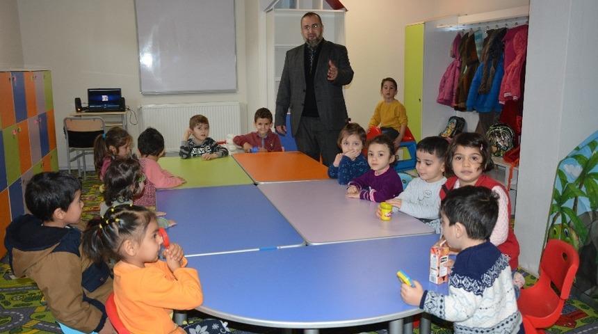 Müftü Eşmeli’den minik öğrencilere ziyaret