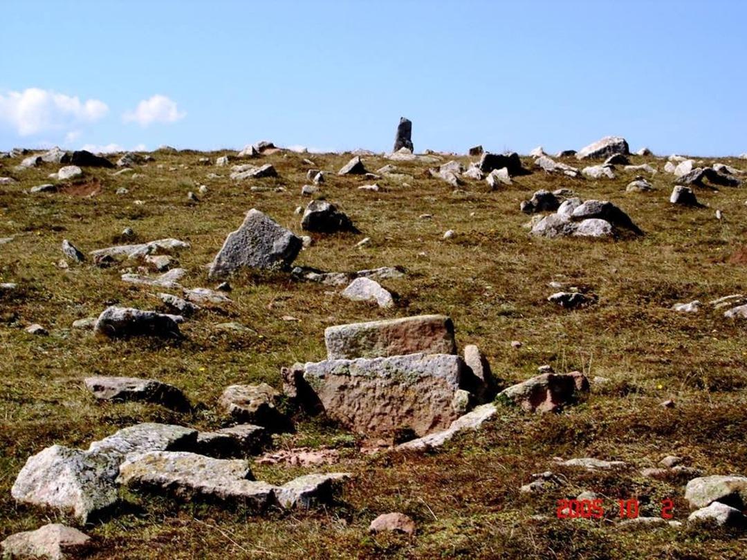 O topraklar asırlık mezarlarla kaplı! 