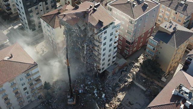 Kartal'da Yunus Apartmanındaki yıkımda son durum havadan fotoğraflandı