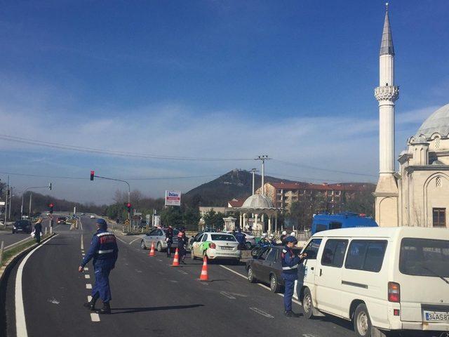 Sakarya’da helikopterli denetimlerde sürücülere ceza yağdı