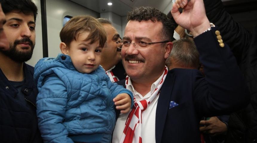 Aşkın Fotoğrafını &Ccedil;ek