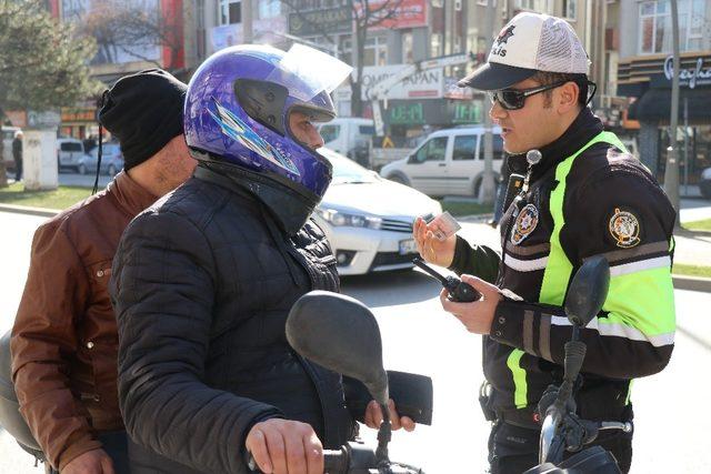 Sakarya’da kurallara uymayan motosikletler otoparka çekildi