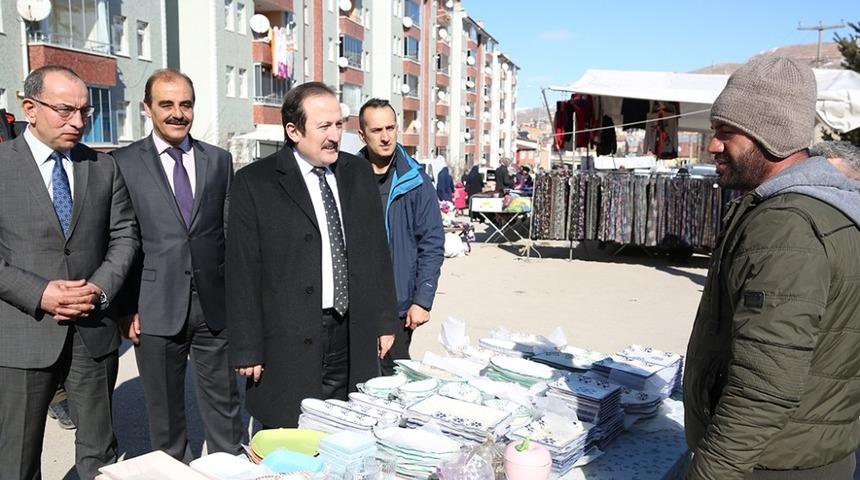 Vali Pehlivan semt pazarı esnafını ziyaret etti