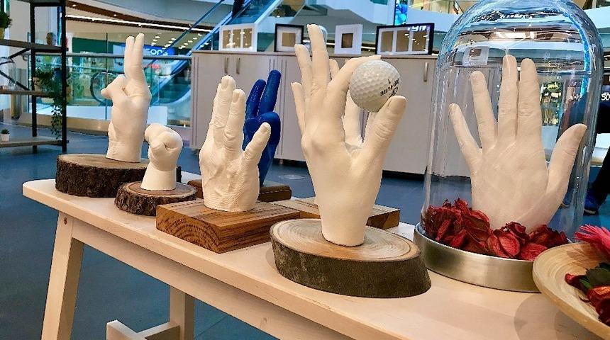 Sevgililer G&uuml;n&uuml;&rsquo;ne &ouml;zel &ldquo;El Heykeli&rdquo; etkinliği