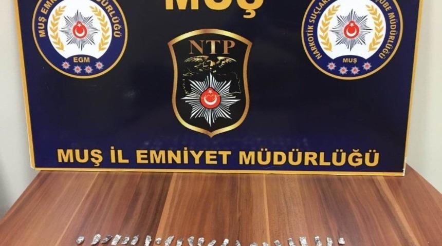 Uyuşturucu ticareti yapan 2 kişi tutuklandı