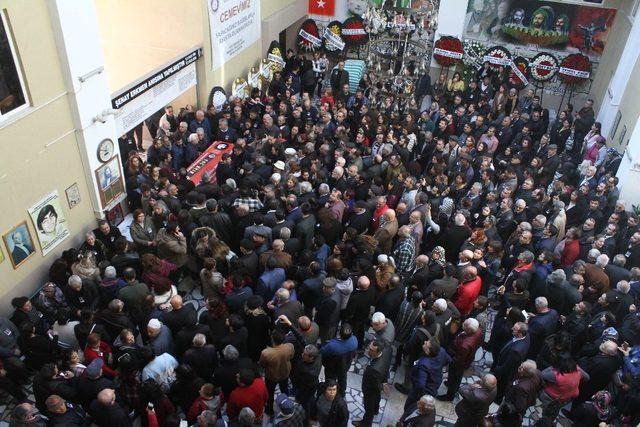 Yeşilyurt ‘Acıya Gülmek’ şarkısıyla son yolculuğuna uğurlandı