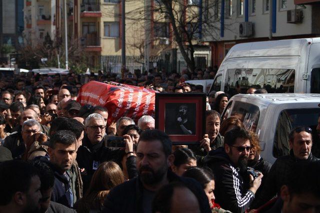 Yeşilyurt ‘Acıya Gülmek’ şarkısıyla son yolculuğuna uğurlandı