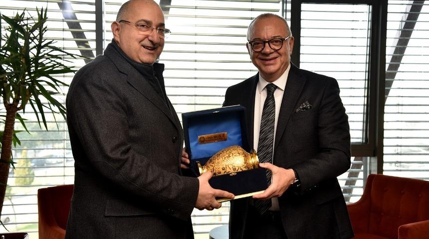 T&uuml;rek&rsquo;ten Başkan Erg&uuml;n&rsquo;e : "Sizlerin hareketlerini takdir ediyoruz. Bu olayı şova d&ouml;km&uuml;yorsunuz"