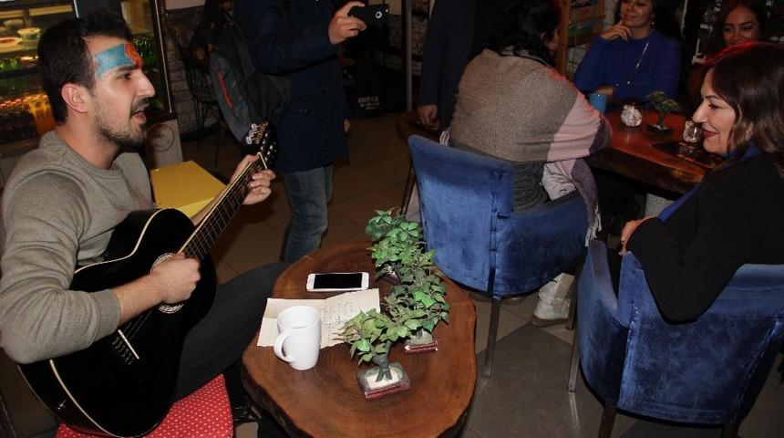 Amber T&uuml;rkmen&rsquo;e gen&ccedil;lerden tam destek