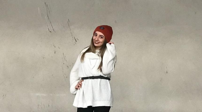 Manisa’da kayalıklardan düşen genç kız hayatını kaybetti