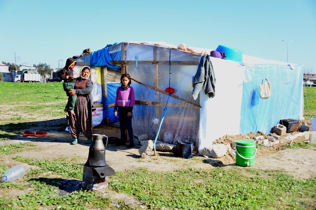 Biri down sendromlu 2 torunla &ccedil;adırda yaşam m&uuml;cadelesi 