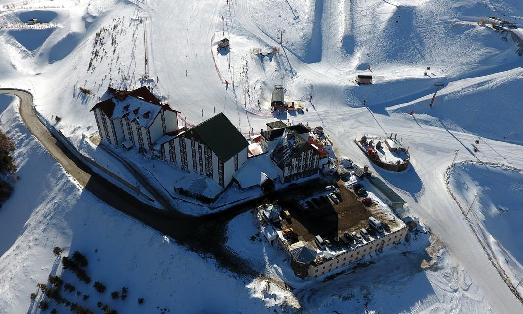 &Uuml;nl&uuml; kayak merkezinin g&ouml;r&uuml;nmeyen y&uuml;z&uuml;! 