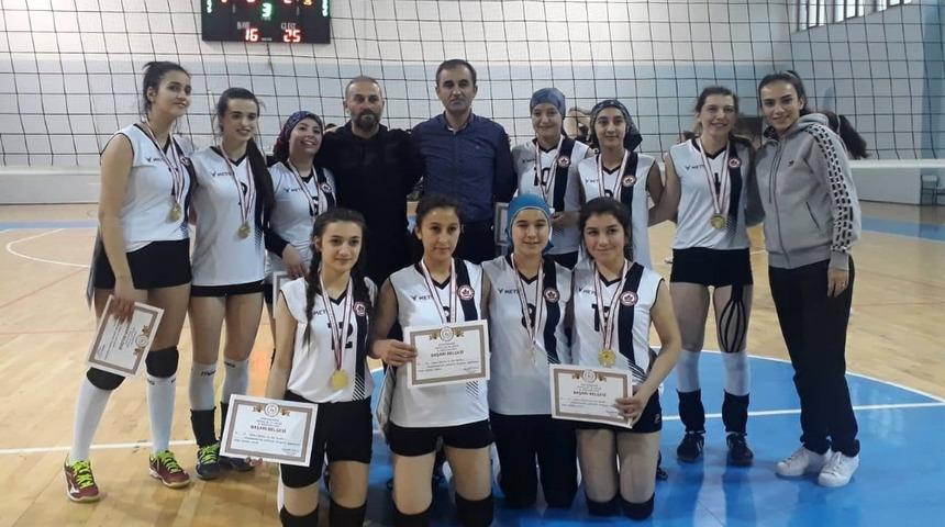 Voleybol grup m&uuml;sabakaları sona erdi