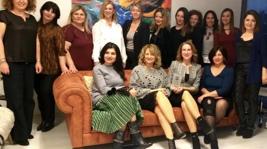 İZİKAD&rsquo;dan Atabay&rsquo;a &ouml;d&uuml;l