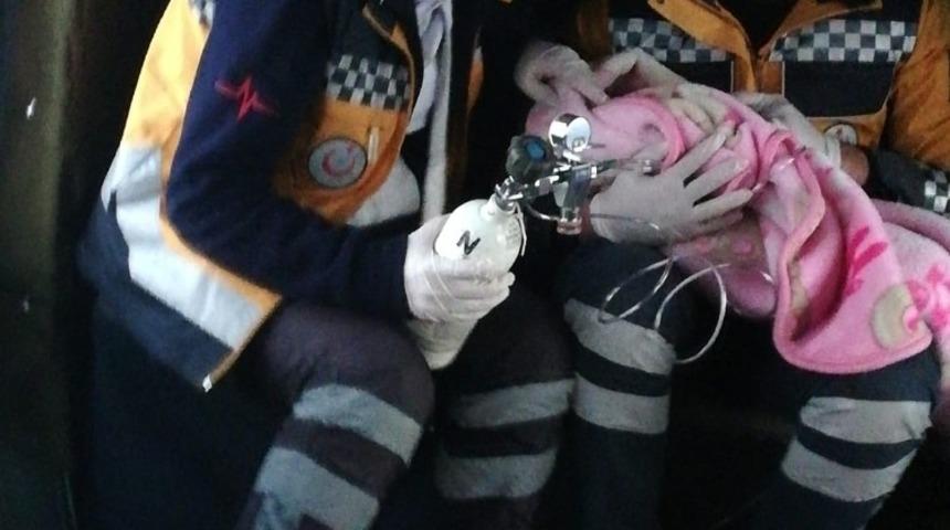 Mehmet&ccedil;ik, 6 aylık bebeği helikopterle hastaneye ulaştırdı