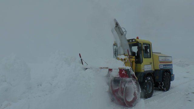 Muş'ta 10 metreyi bulan karla mücadele
