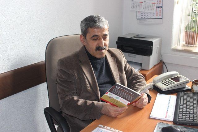 Turhal’da memurlardan ’Kitap Tokat’ projesine destek