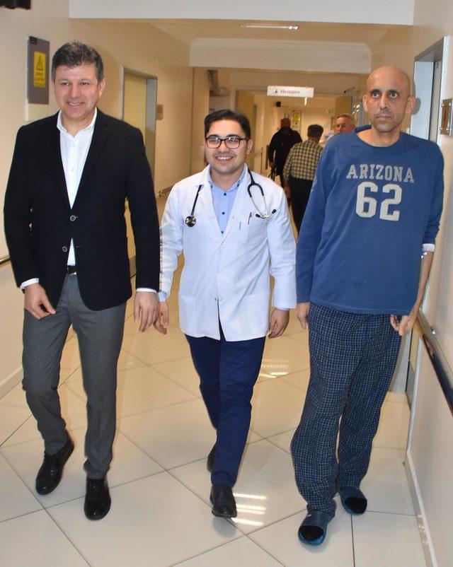 Almanya'da 6 hafta ömrü kaldığı söylenen hasta, İzmir'de hayata tutundu