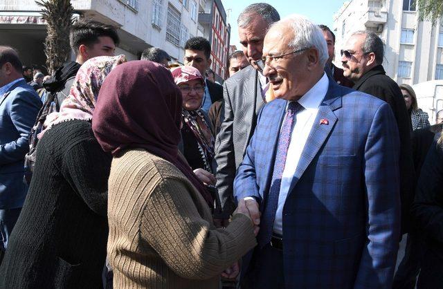 Kocamaz, Akdeniz’de açılış yaptı, temel attı