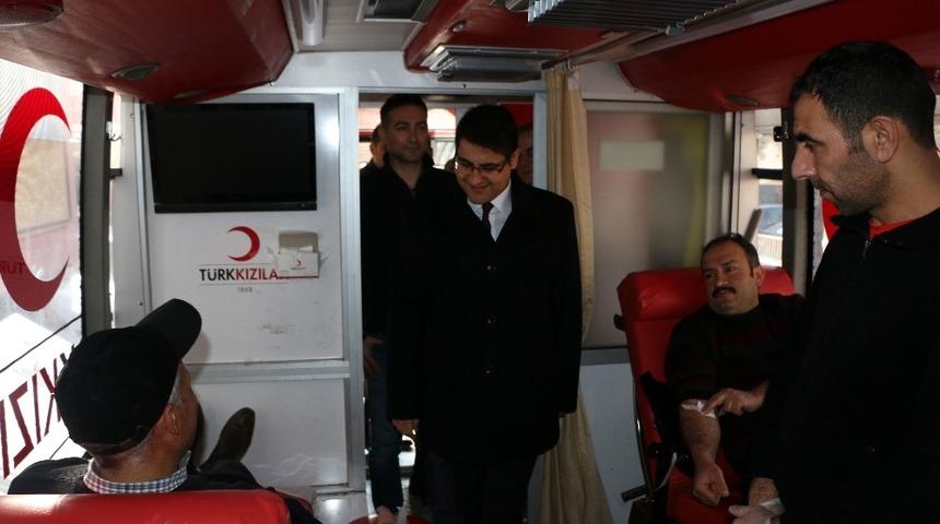 Hekimhan&rsquo;da Jandarmadan kan bağışı