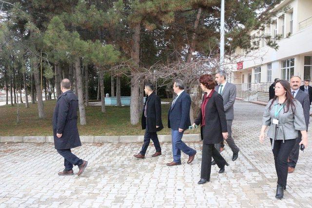 Eski hastanede, Çocuk Ergen Psikiyatri Poliklinikleri kuruldu