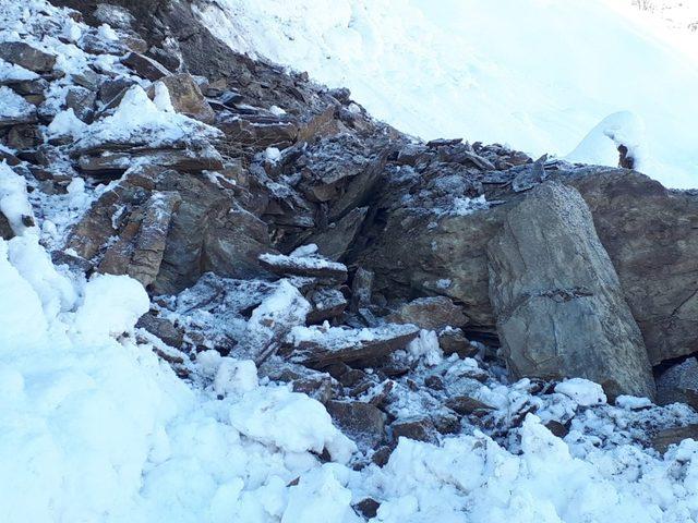 Siirt’te köy yolunda heyelan