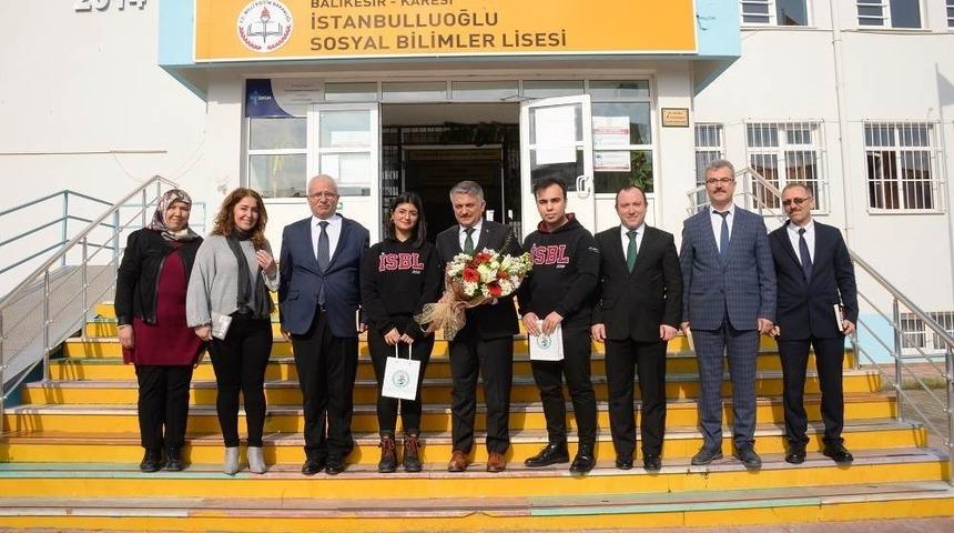 Vali Yazıcı, "Asla sevmediğiniz mesleği se&ccedil;meyin"