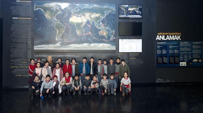 İzmit Deprem M&uuml;zesi &ouml;ğrencileri bilin&ccedil;lendirmeye devam ediyor
