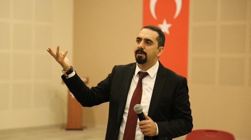 Gen&ccedil;lerin hayallerine dokunarak girişimciliği anlattı