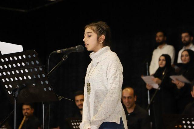 Erzincan Belediyesi Gençlik Korosu ilk konserini verdi