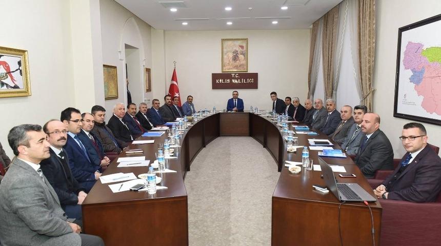 Vali Soyt&uuml;rk ilkokul m&uuml;d&uuml;rleri ile bir araya geldi