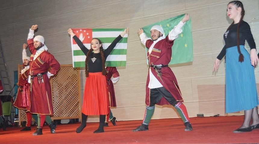 Mersin&rsquo;deki Kafkaslar kardeşlik gecesinde buluştu