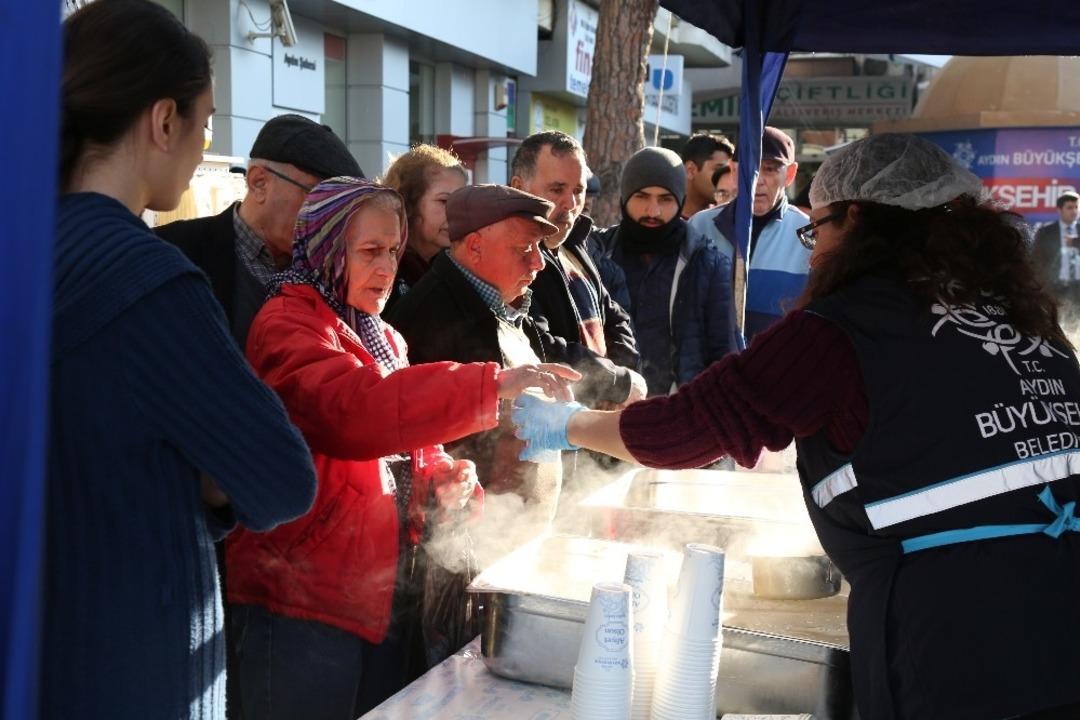 B&uuml;y&uuml;kşehirden Salı Pazarı&rsquo;nda &ccedil;orba ikramı