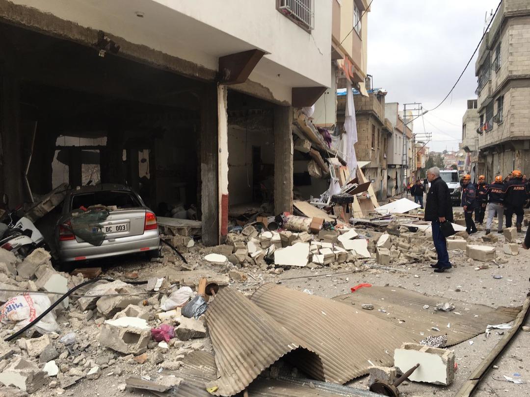 Gaziantep'te patlama! Ev ve iş yerlerinde b&uuml;y&uuml;k hasar oluştu