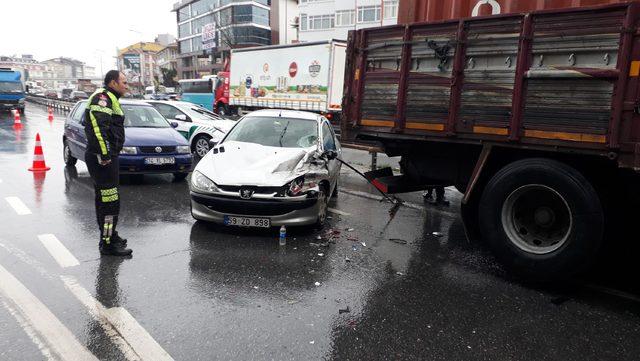 Büyükçekmece'de zincirleme kaza : 2 yaralı