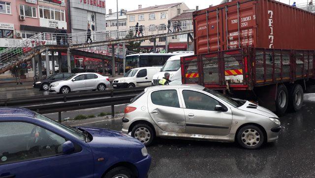 Büyükçekmece'de zincirleme kaza : 2 yaralı