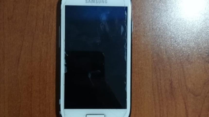 81 Yaşındaki yaşlı adam hasta adamın telefonunu &ccedil;aldı