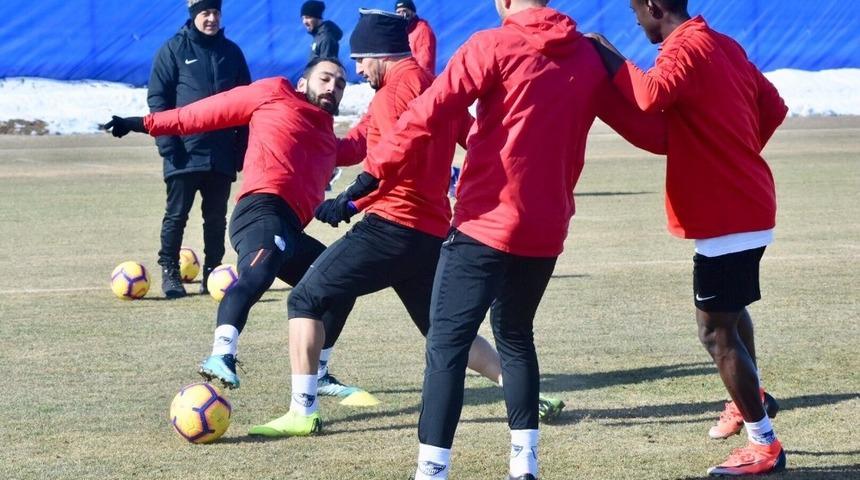 Antrenman sonrası Kone’ye doğum günü süprizi